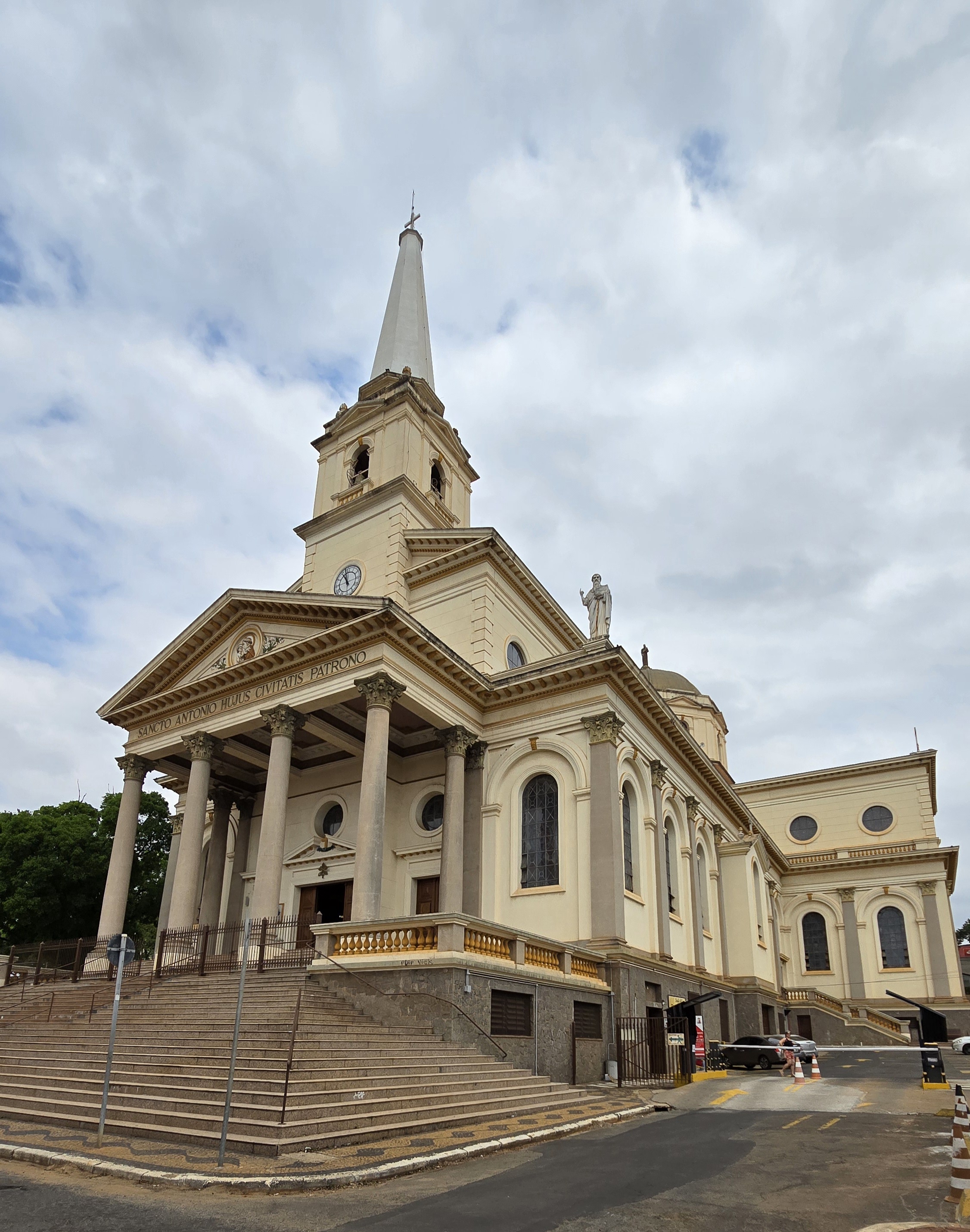 Exterior View 4