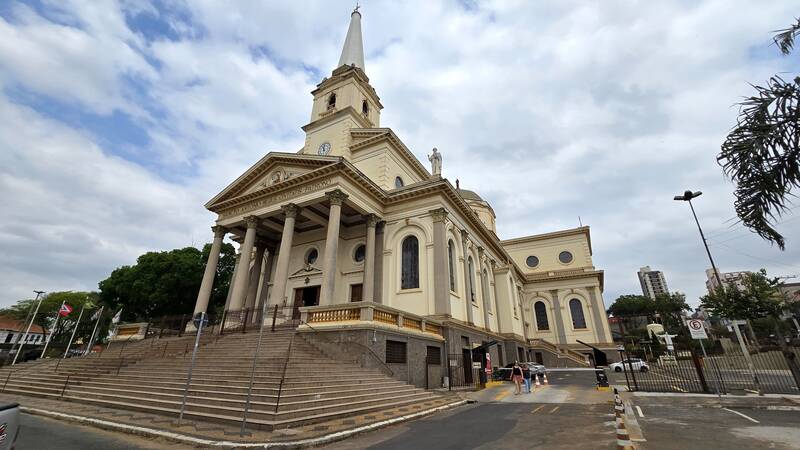 Vistas externas da Basílica Santo Antônio de Pádua, Americana (SP)